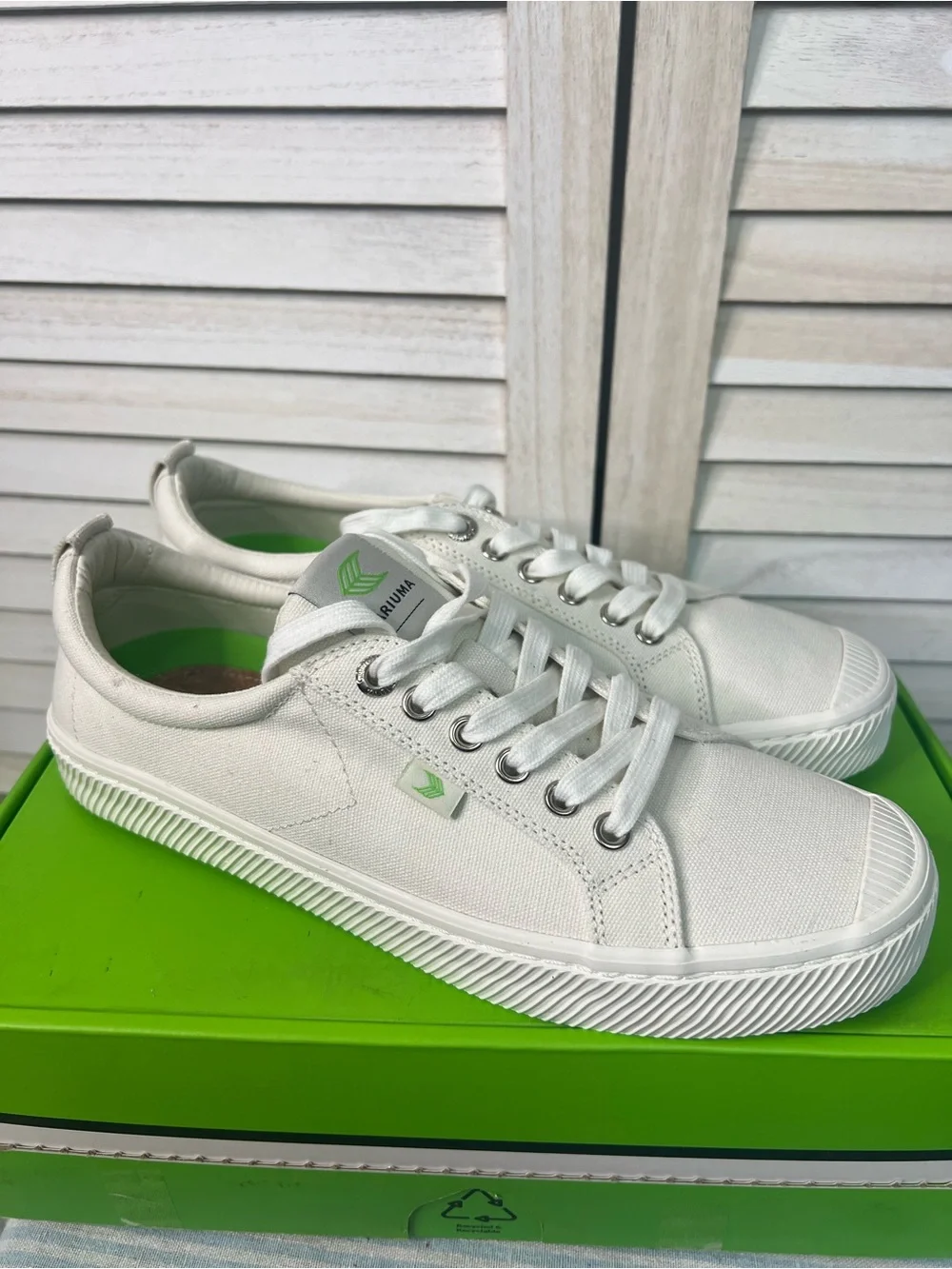 Cariuma low top